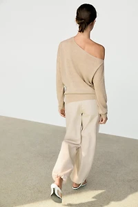 Flowing 100% linen off-the-shoulder sweater