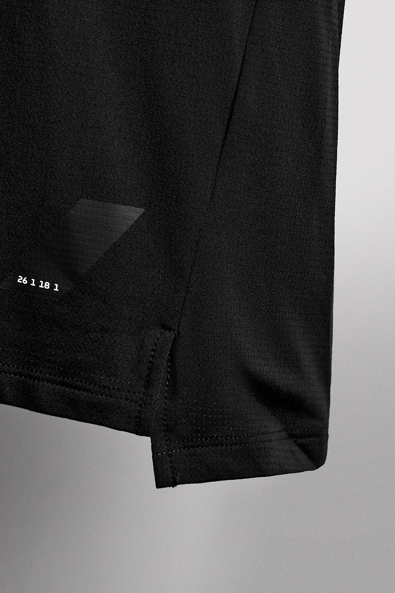 TEXTURED TRAINING T-SHIRT