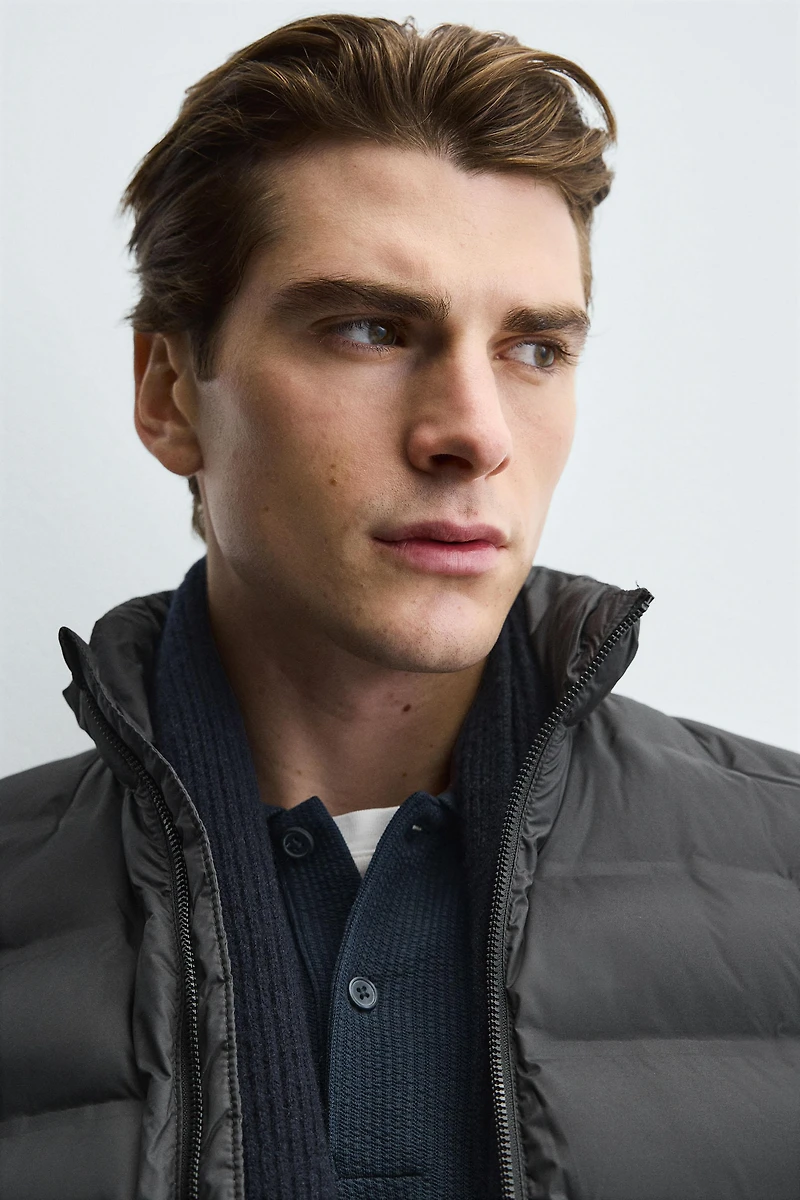 LIGHTWEIGHT WATER REPELLENT PUFFER VEST