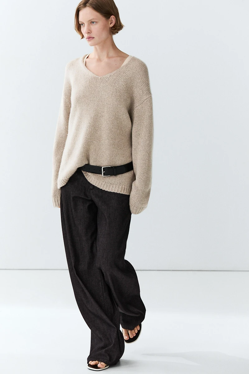 100% cashmere V-neck sweater