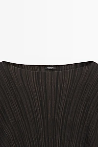 Total look pleated top with striped detail