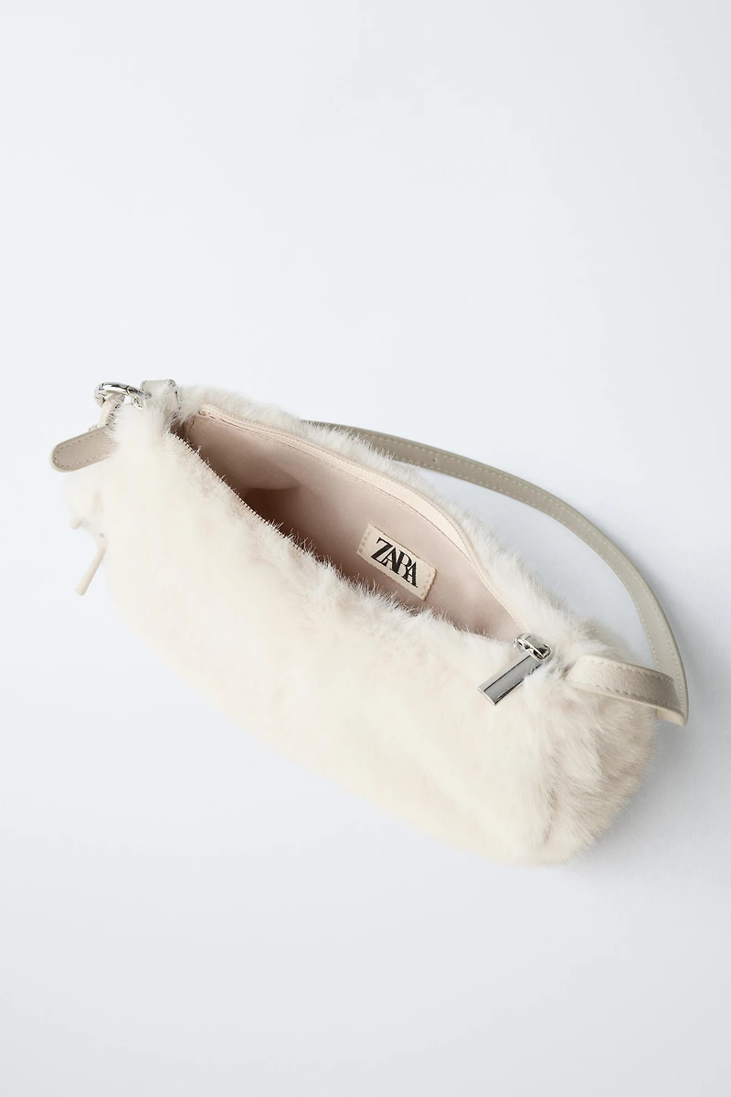 SAC BANDOULIÈRE EFFET FOURRURE AVEC BRETLOQUE