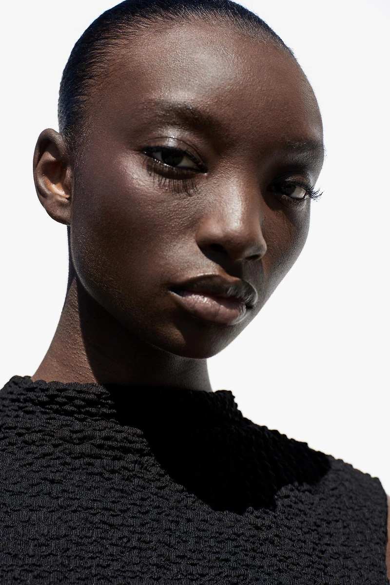 TEXTURED MOCK NECK TOP