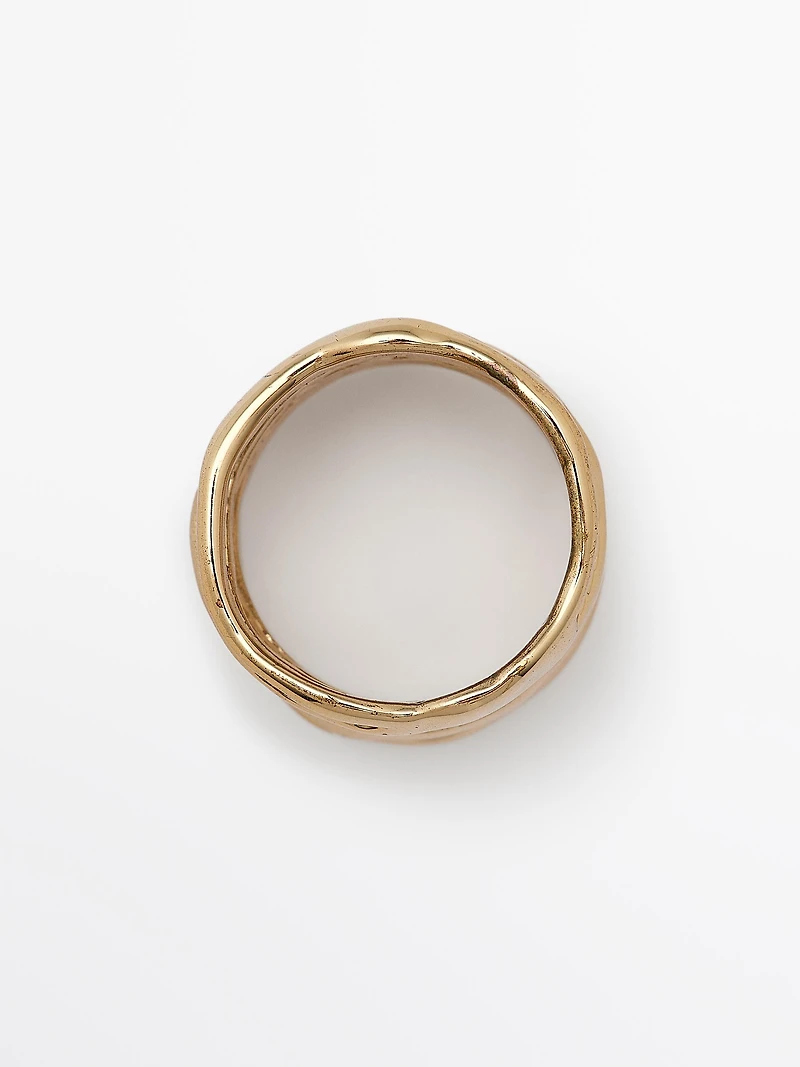 Irregular ring
