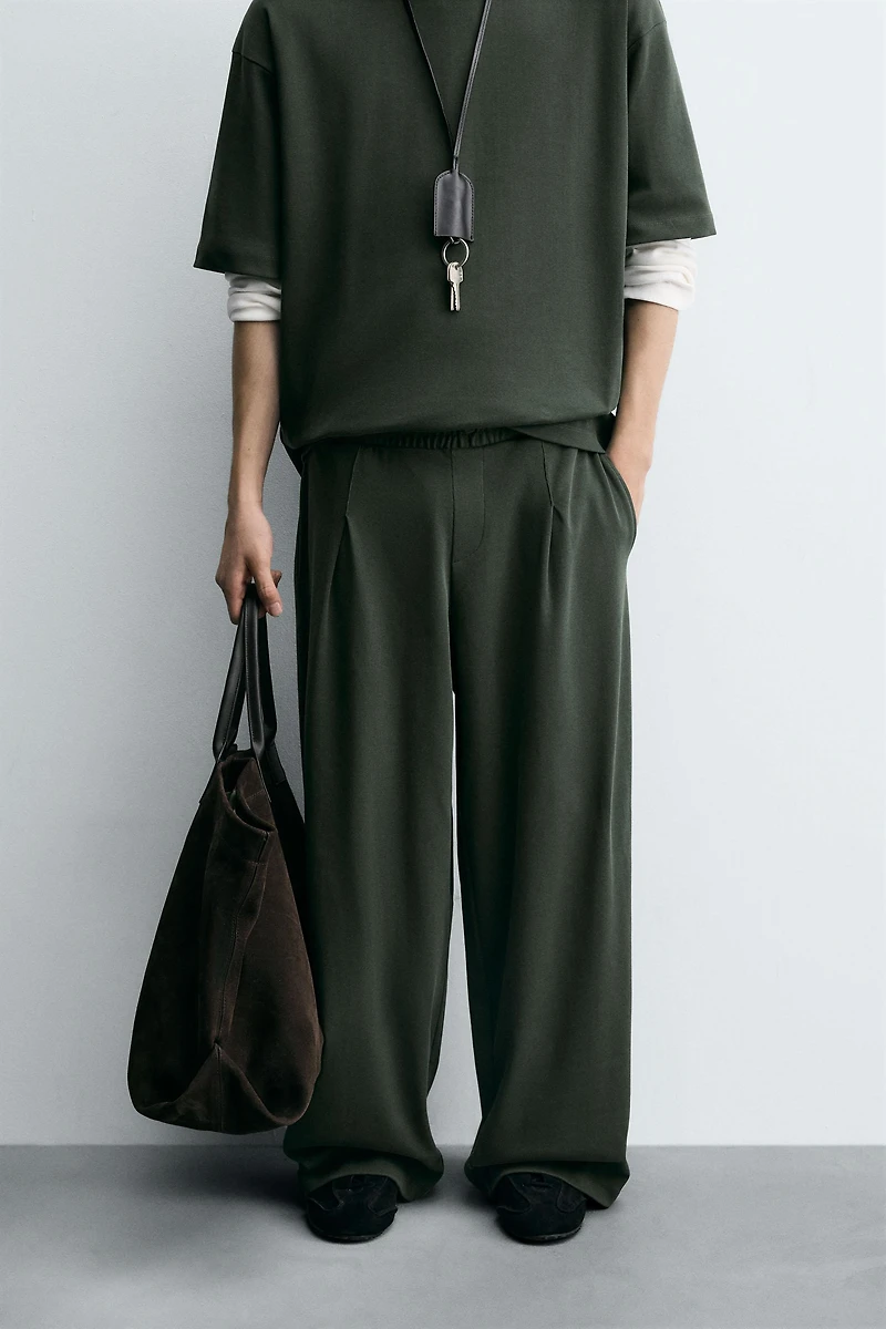 WIDE FIT PLEATED JOGGER PANTS