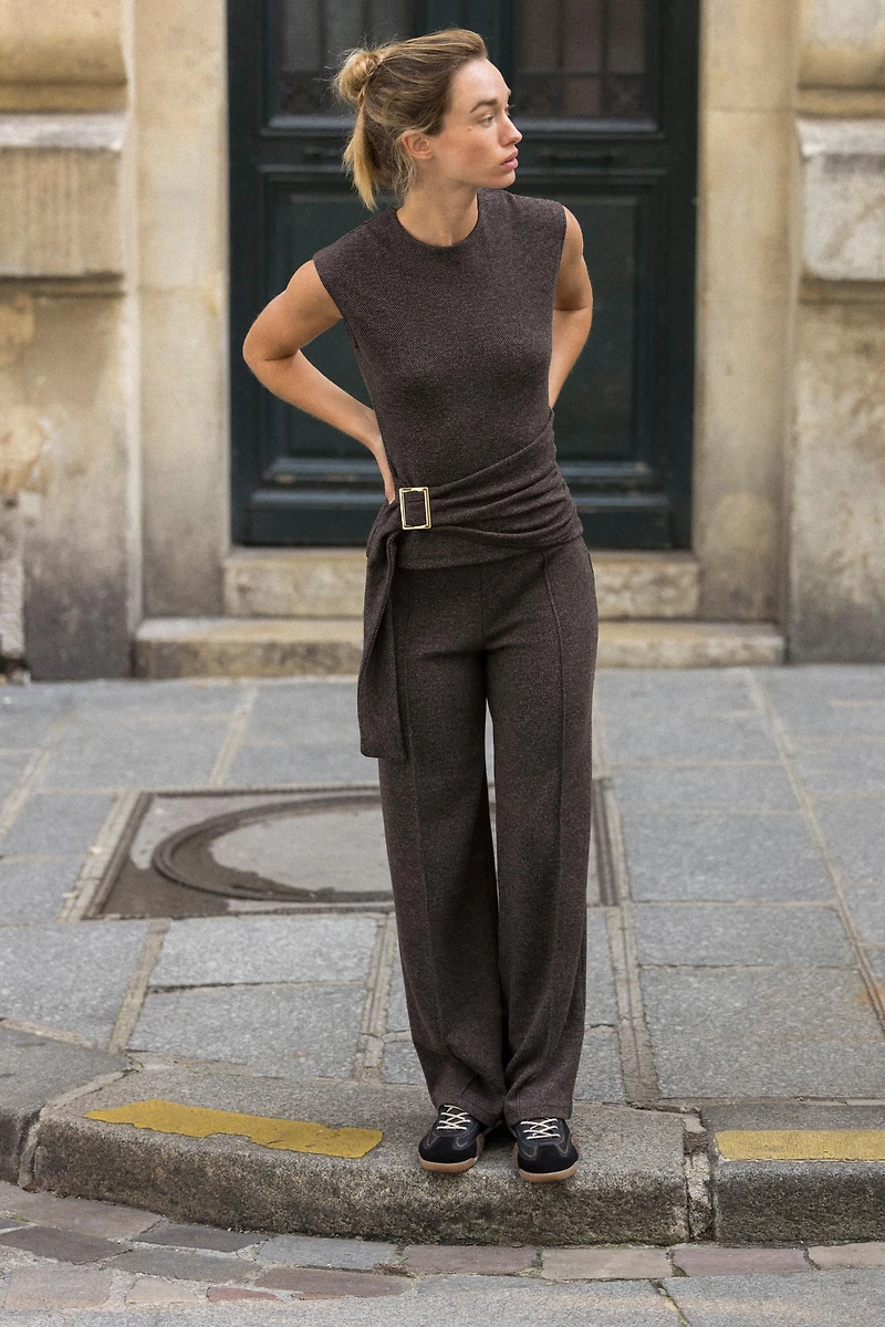 SOFT BUCKLE TOP