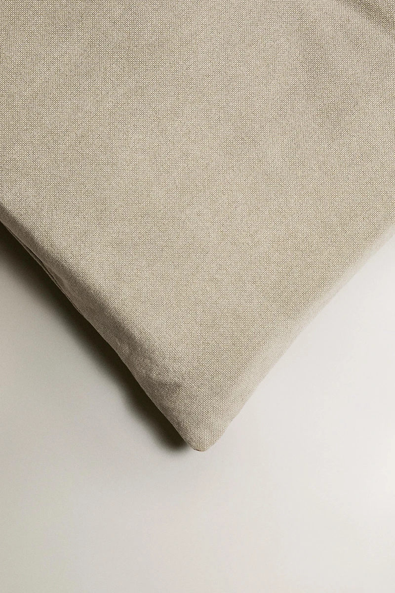 TOPPER WITH TOPSTITCHING