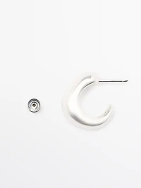 Petite boucle d'oreille roche
