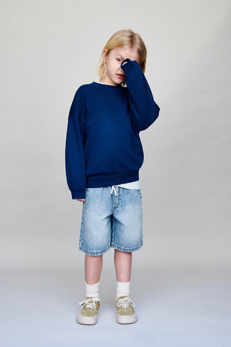 DENIM SHORTS WITH LABEL