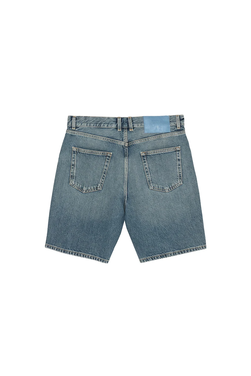 STRAIGHT FIT DENIM SHORTS