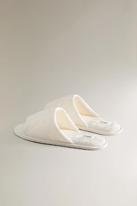 JACQUARD SLIDES