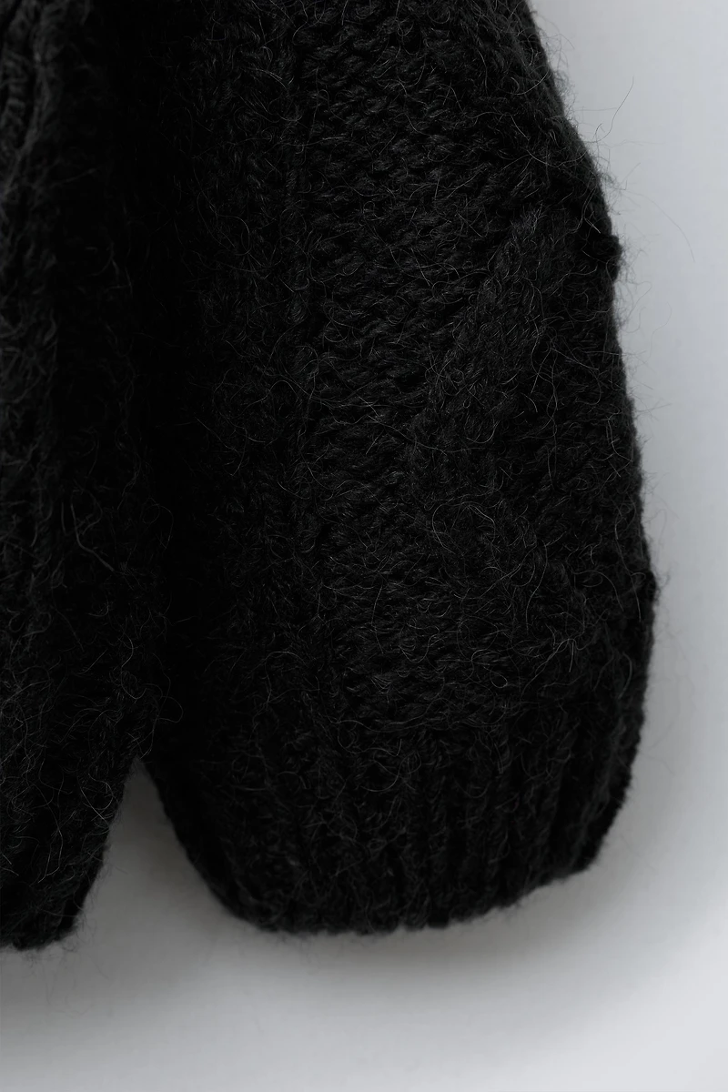 CHUNKY KNIT SWEATER