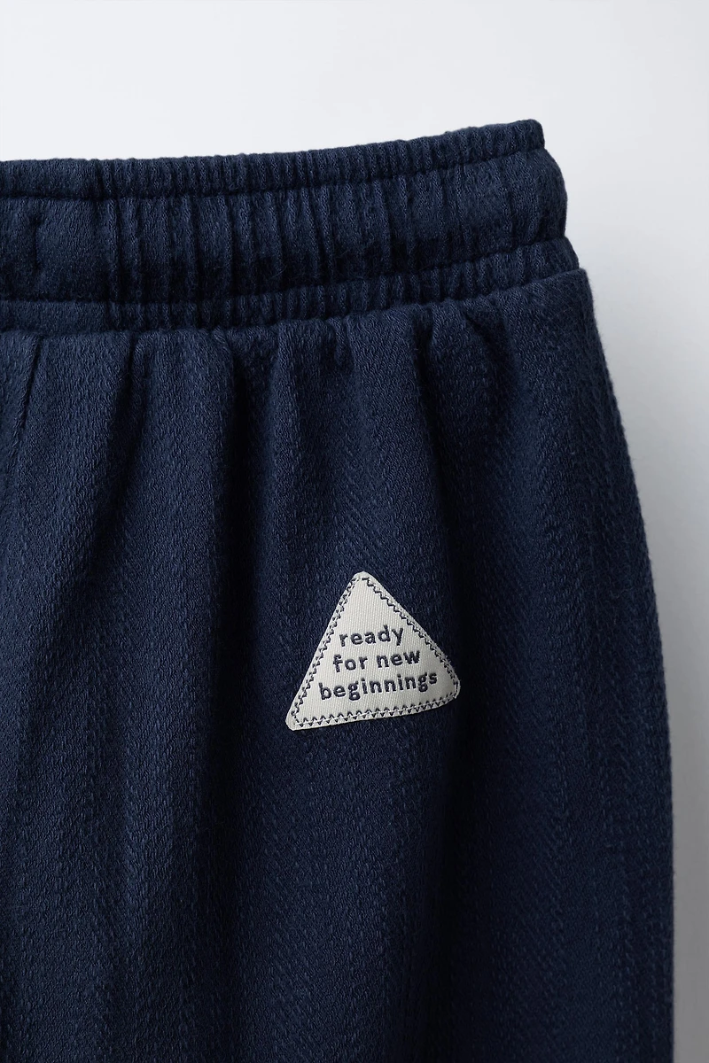 PANTALON STRUCTURÉ AVEC ÉTIQUETTE