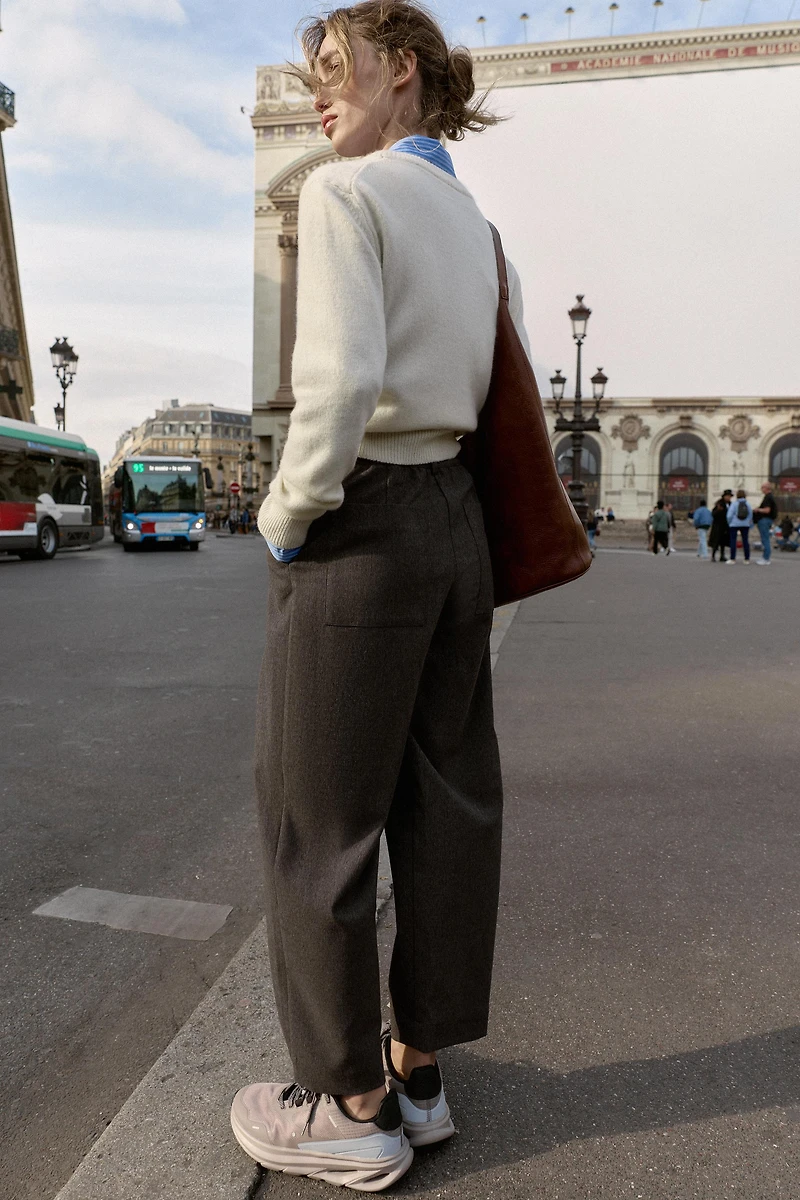 PANTALON À PINCES ÉLASTIQUE AU DOS