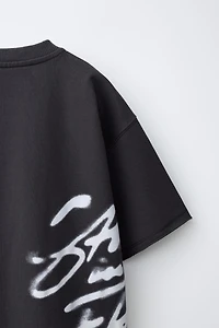 T-SHIRT MOLLETON IMPRIMÉ GRAFFITI