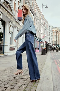 MID-RISE BELTED WIDE LEG JEANS