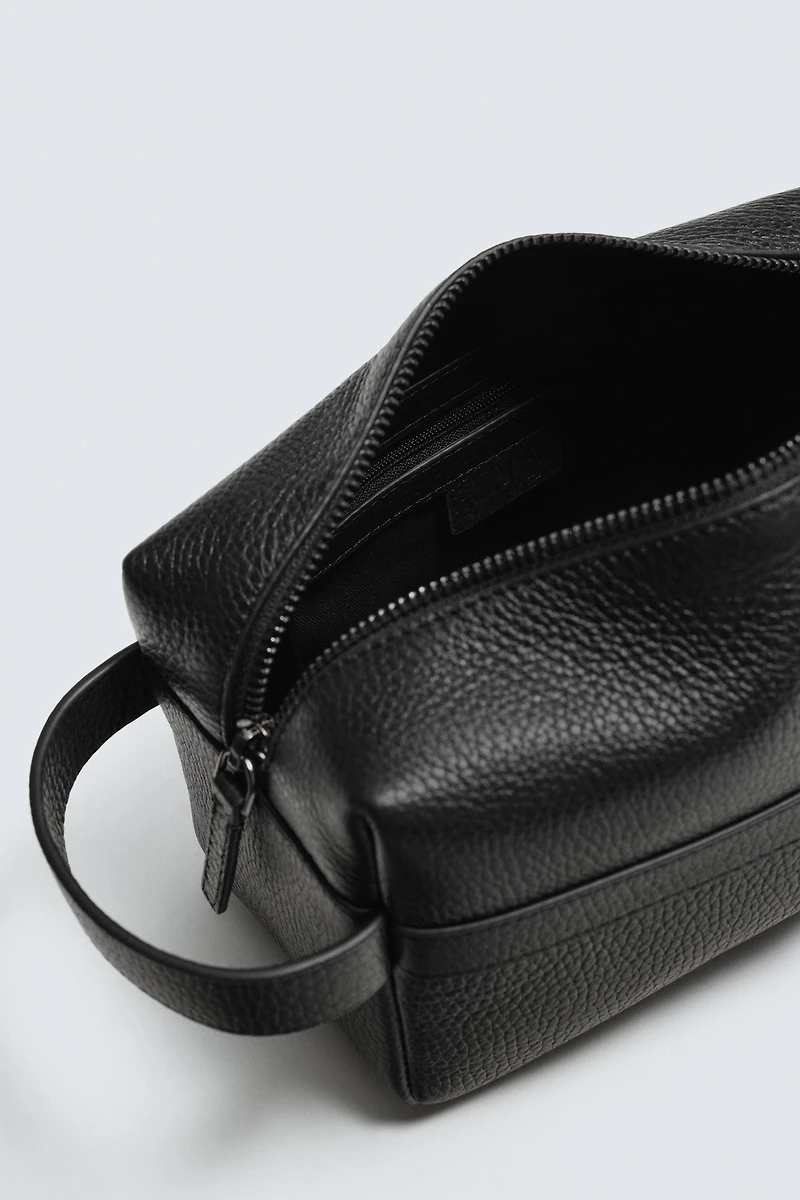 LEATHER TOILETRY BAG