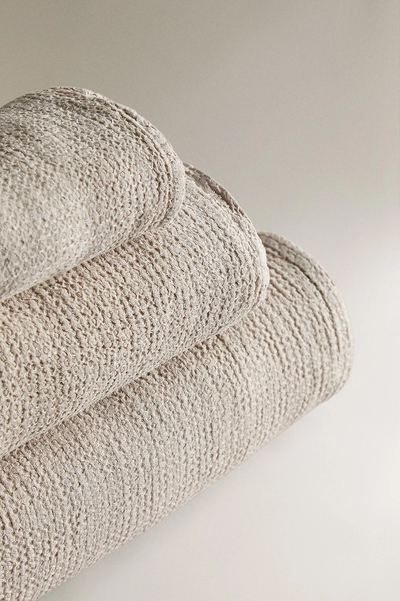 WAFFLE-KNIT LINEN BATH TOWEL