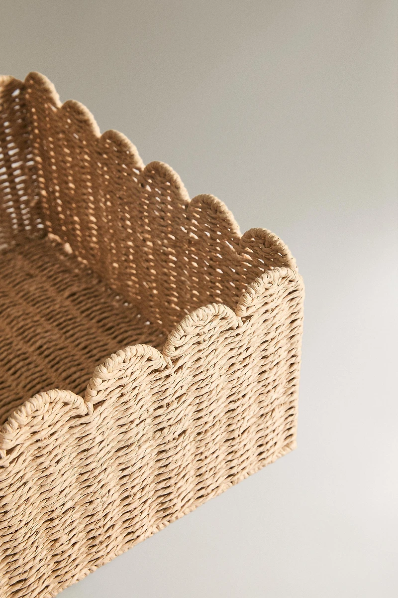 SCALLOPED MEDIUM BASKET