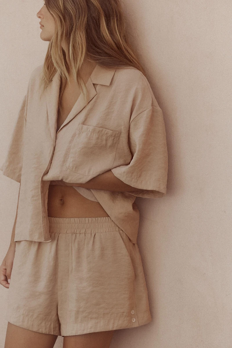 FLOWY SHORT SLEEVE SHIRT