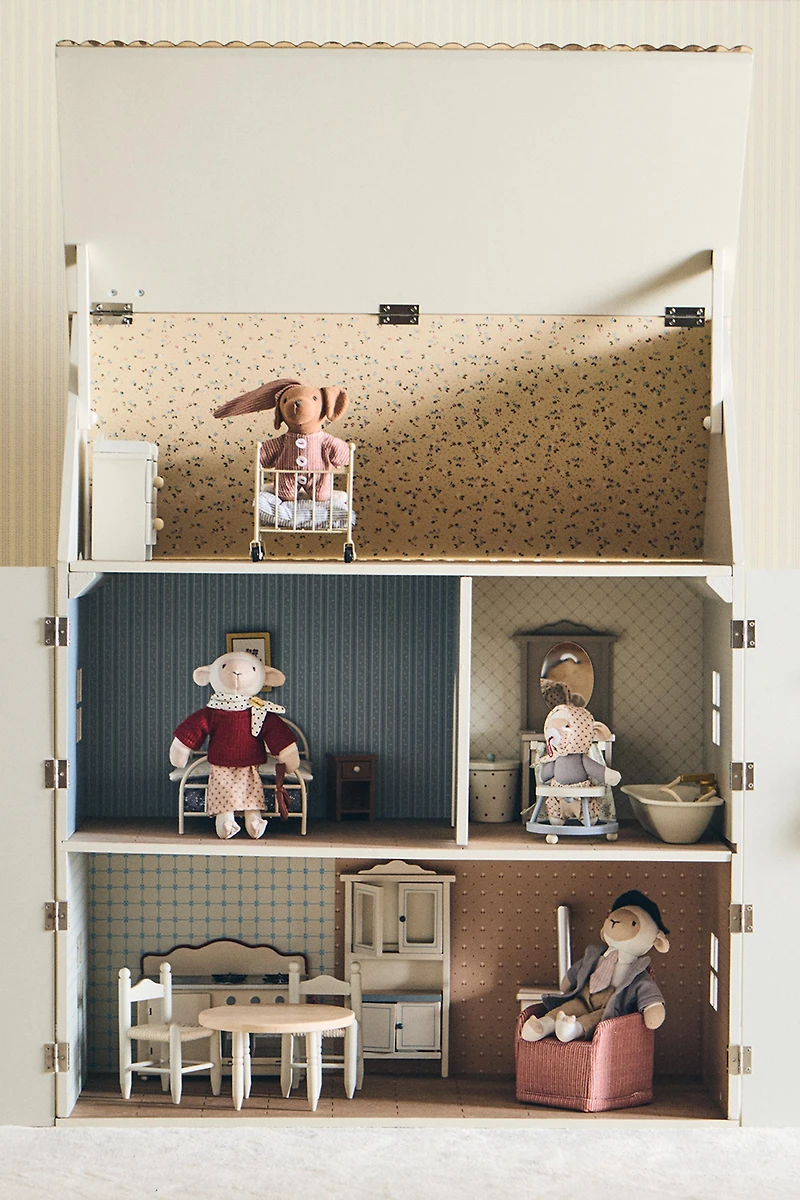 KIDS’ DOLLHOUSE TOY