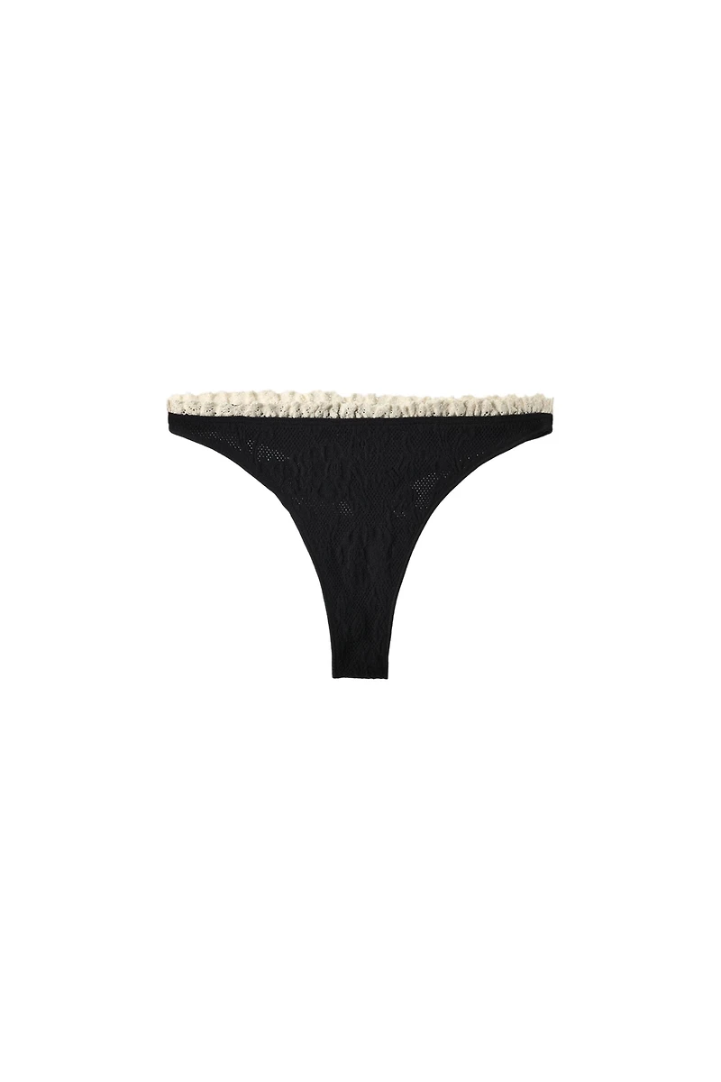 SEAMLESS LACE THONG