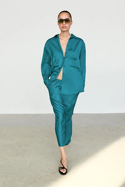 Flowing satin shirt with pockets