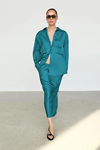 Flowing satin shirt with pockets