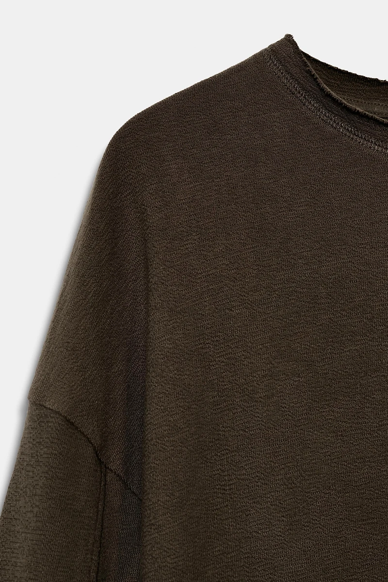 TEXTURED LONG SLEEVE T-SHIRT