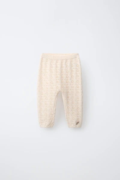 PANTALON EN MAILLE AJOURÉE FLEURS BRODÉES