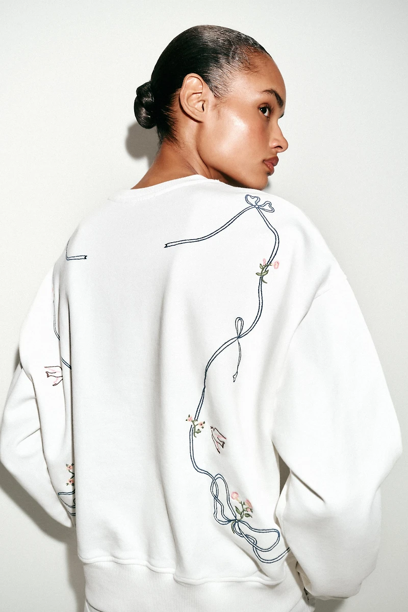 EMBROIDERED FLORAL SWEATSHIRT