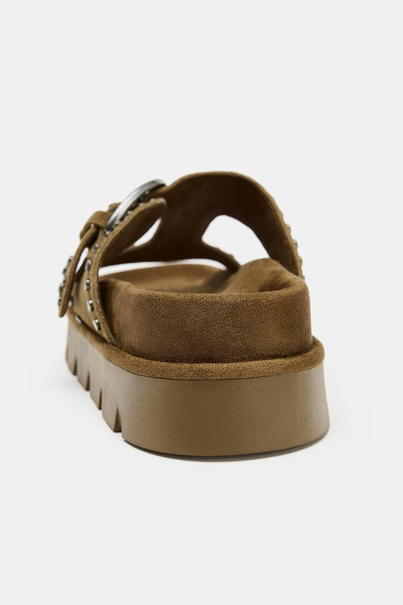 SANDALES À PLATEFORME ET CLOUS EN CROÛTE DE CUIR