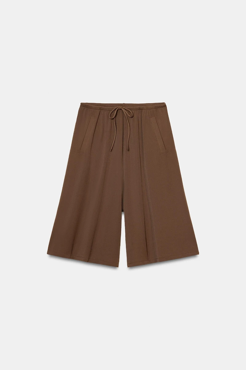 FLOWY WIDE-LEG BERMUDA SHORTS
