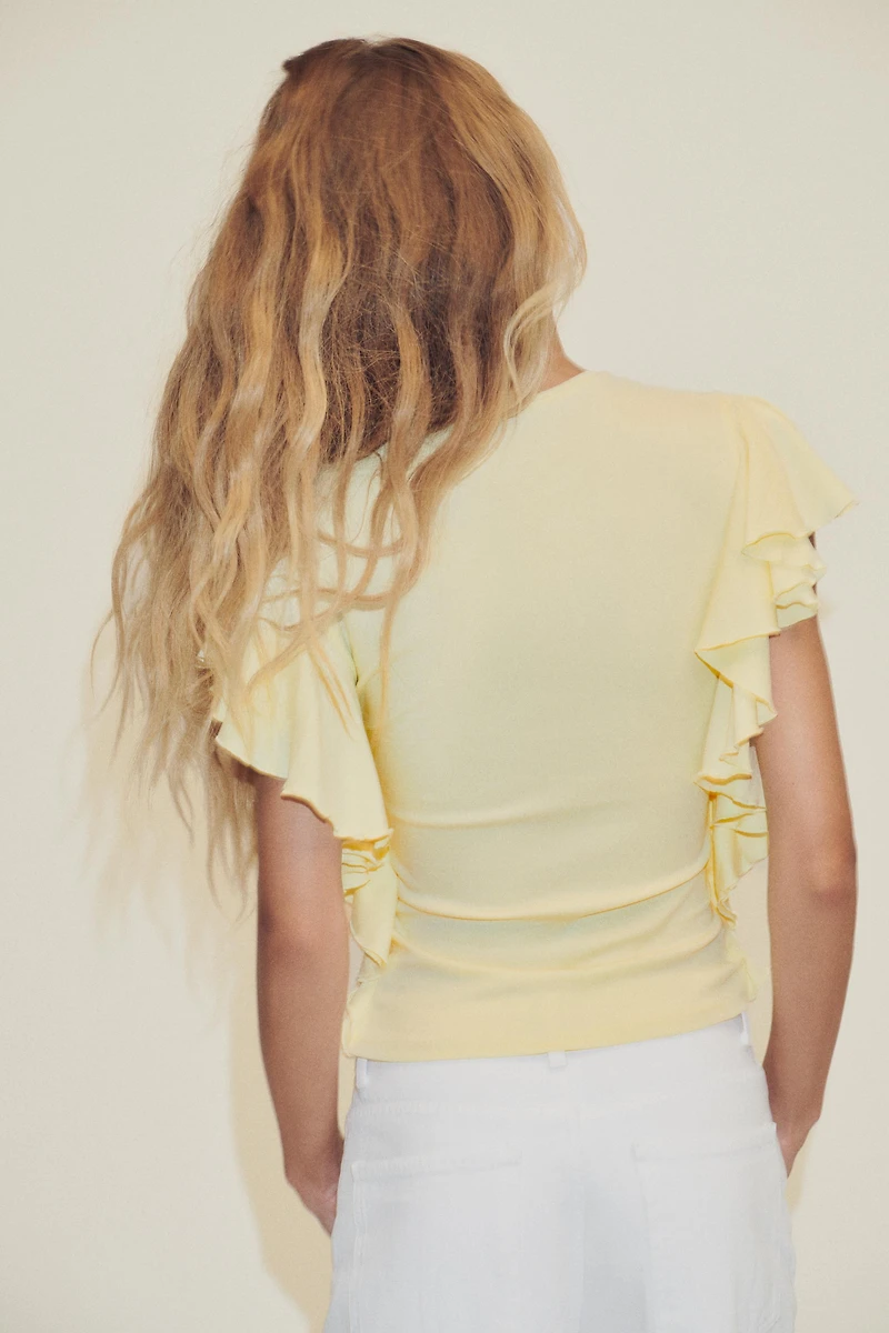 RUFFLED SLEEVE T-SHIRT