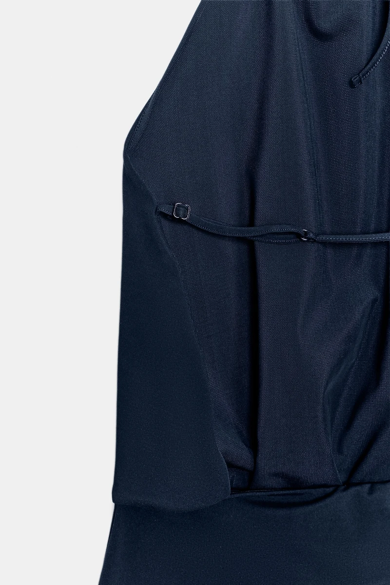 ROBE FLUIDE À ENCOLURE AMÉRICAINE