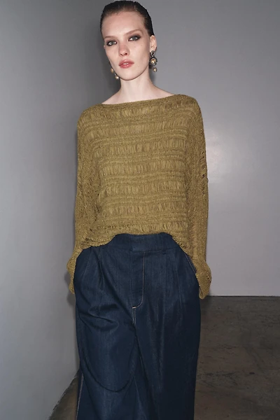 RIBBED KNIT SWEATER