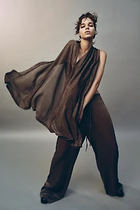 ASYMMETRIC METALLIC THREAD CAPE