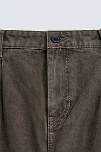 PLEATED STRAIGHT FIT JEANS