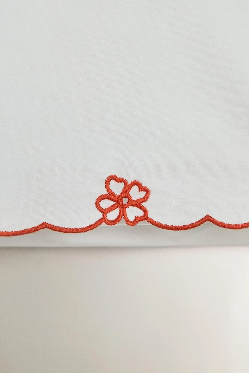 KIDS' EMBROIDERED FLORAL PILLOWCASE