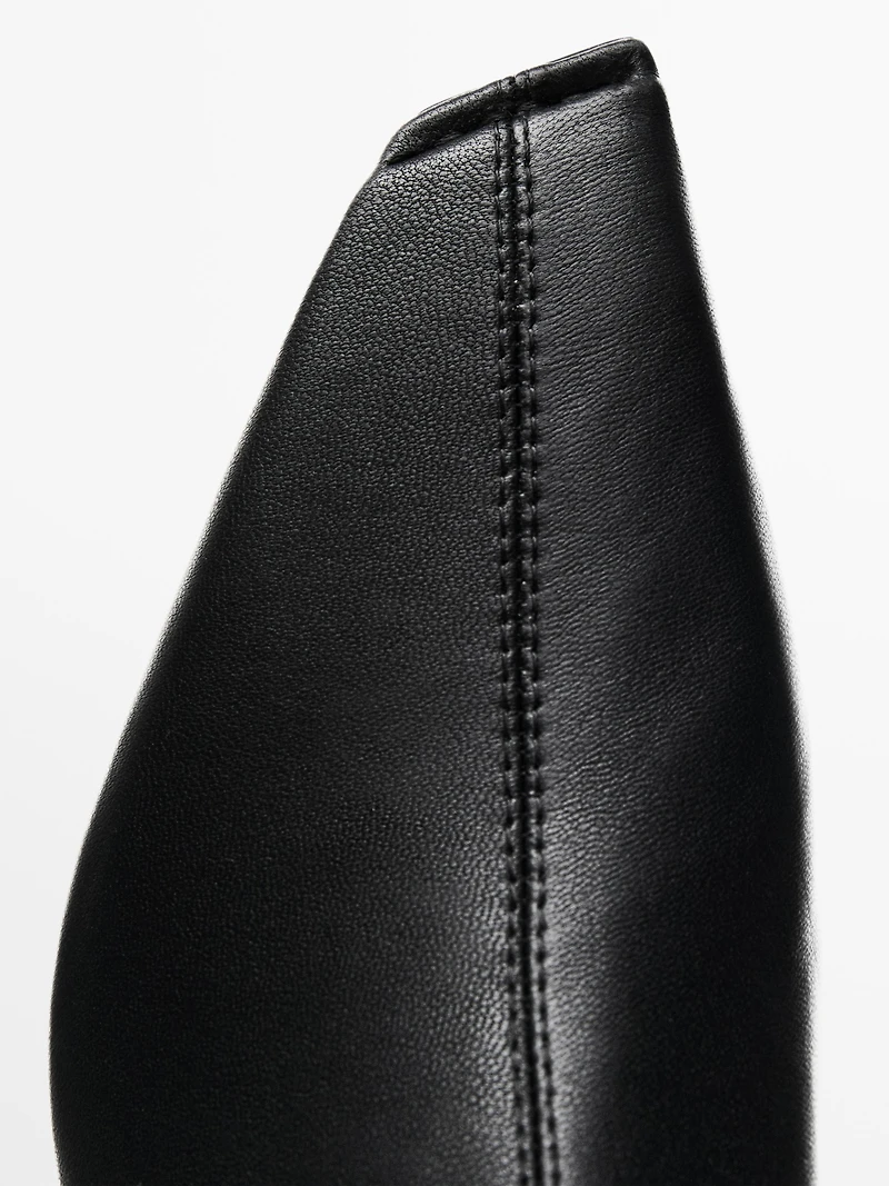 Stretch heeled boots