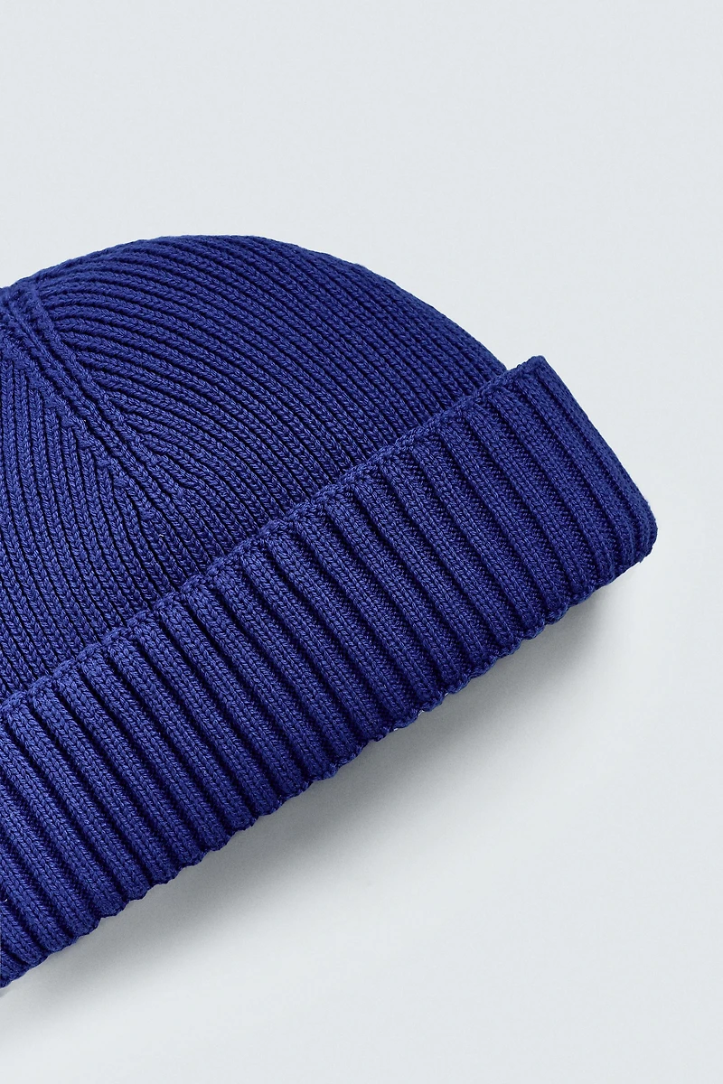 SHORT KNIT HAT
