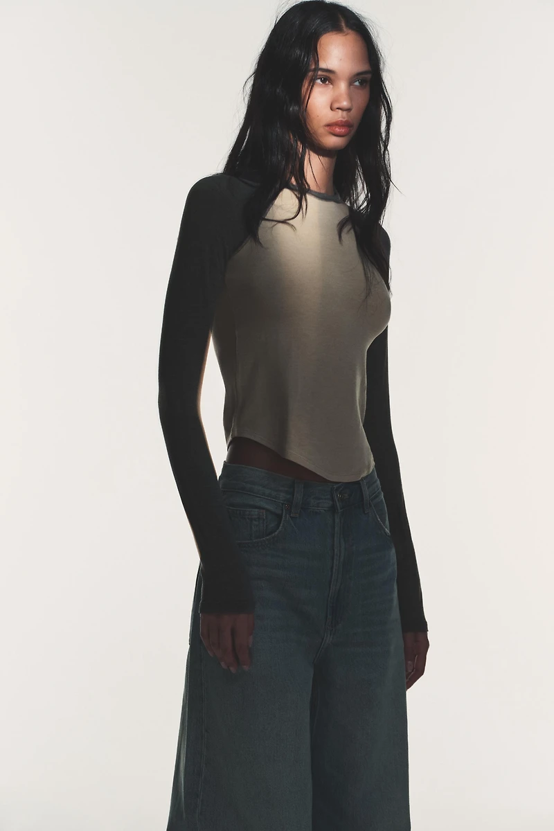 CONTRAST RAGLAN T-SHIRT
