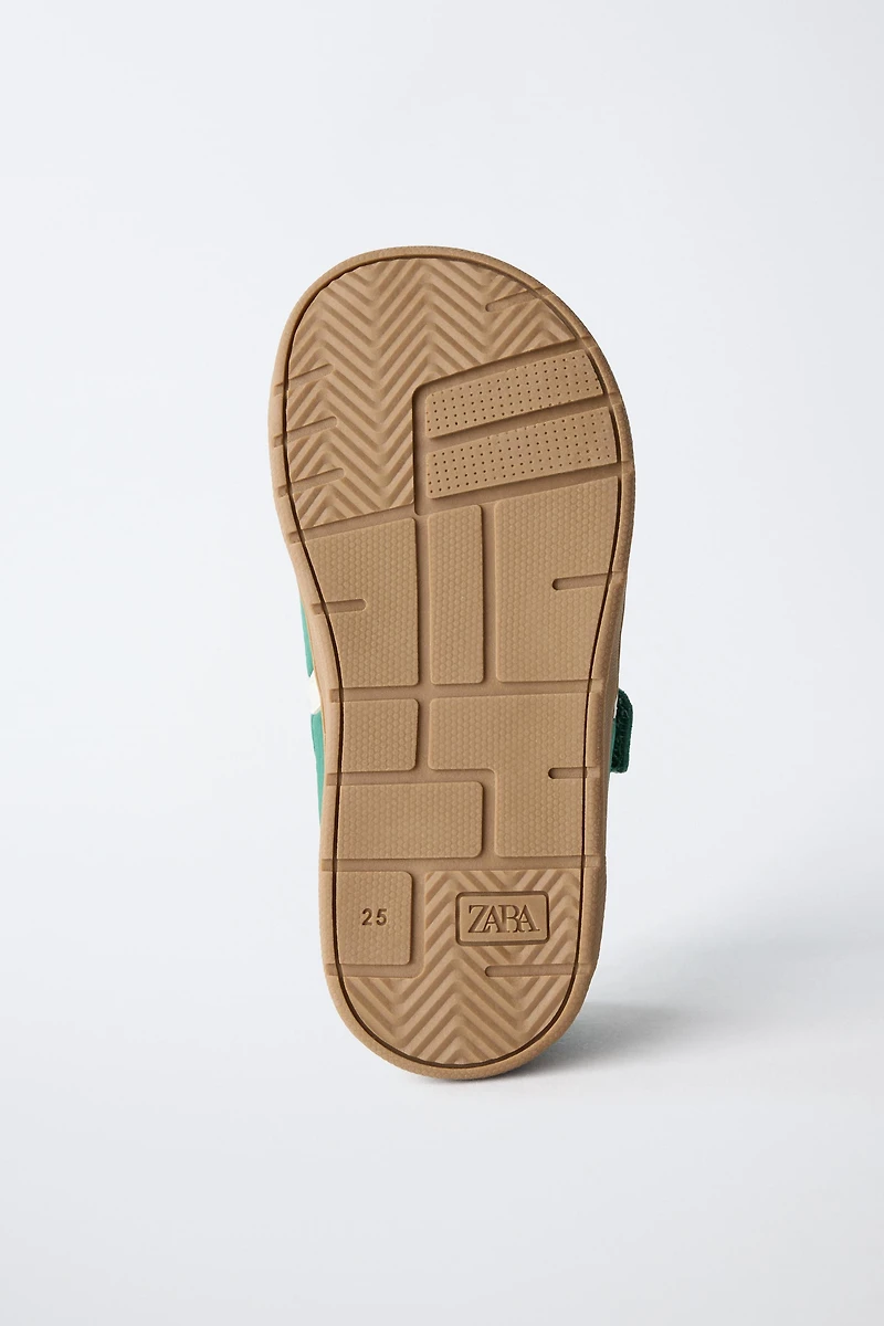 RETRO BAREFOOT SNEAKERS