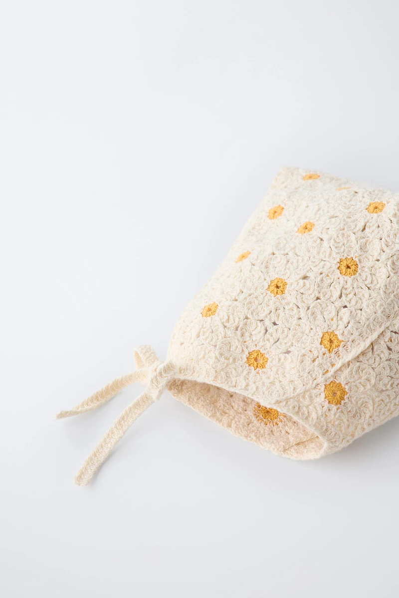 CROCHET DAISY BONNET