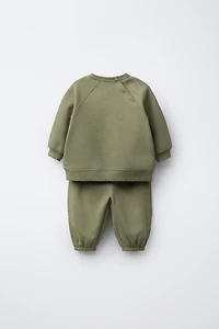 PRINT SWEATSHIRT AND JOGGER SET