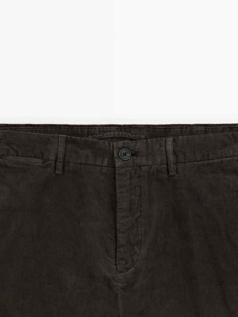 Pantalon slim en velours côtelé