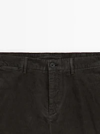 Pantalon slim en velours côtelé