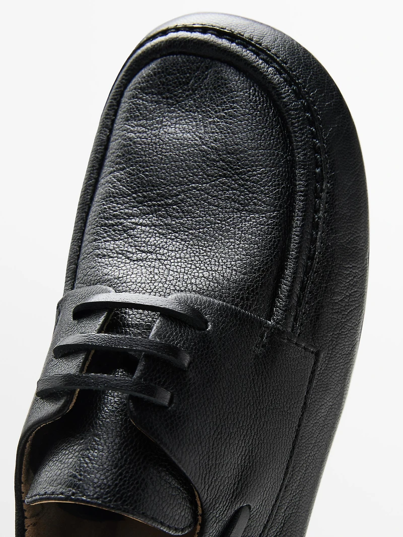 Leather deck shoes