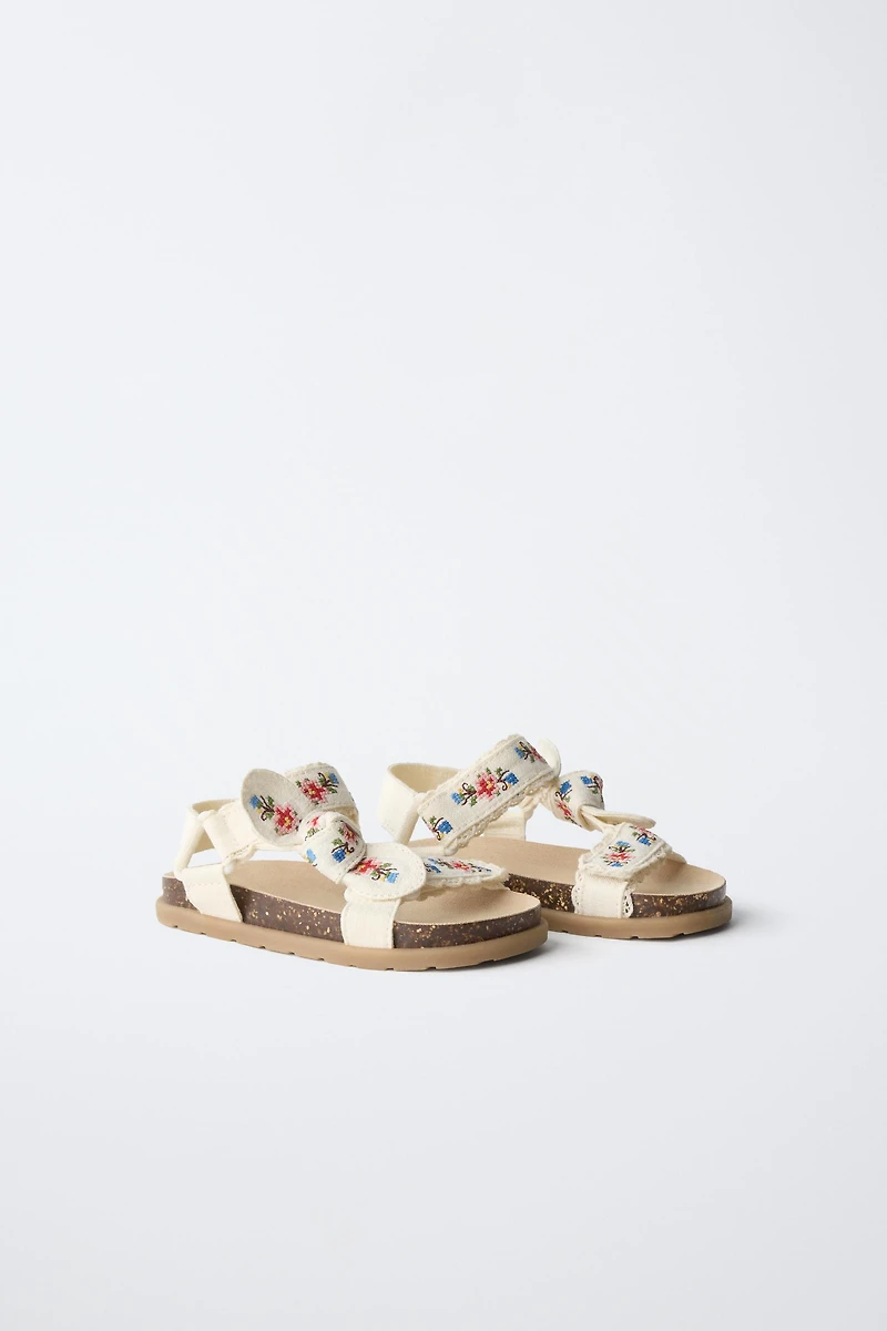 SANDALES BRODÉES AVEC NŒUD