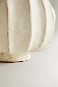 ROUND DECORATIVE CERAMIC VASE